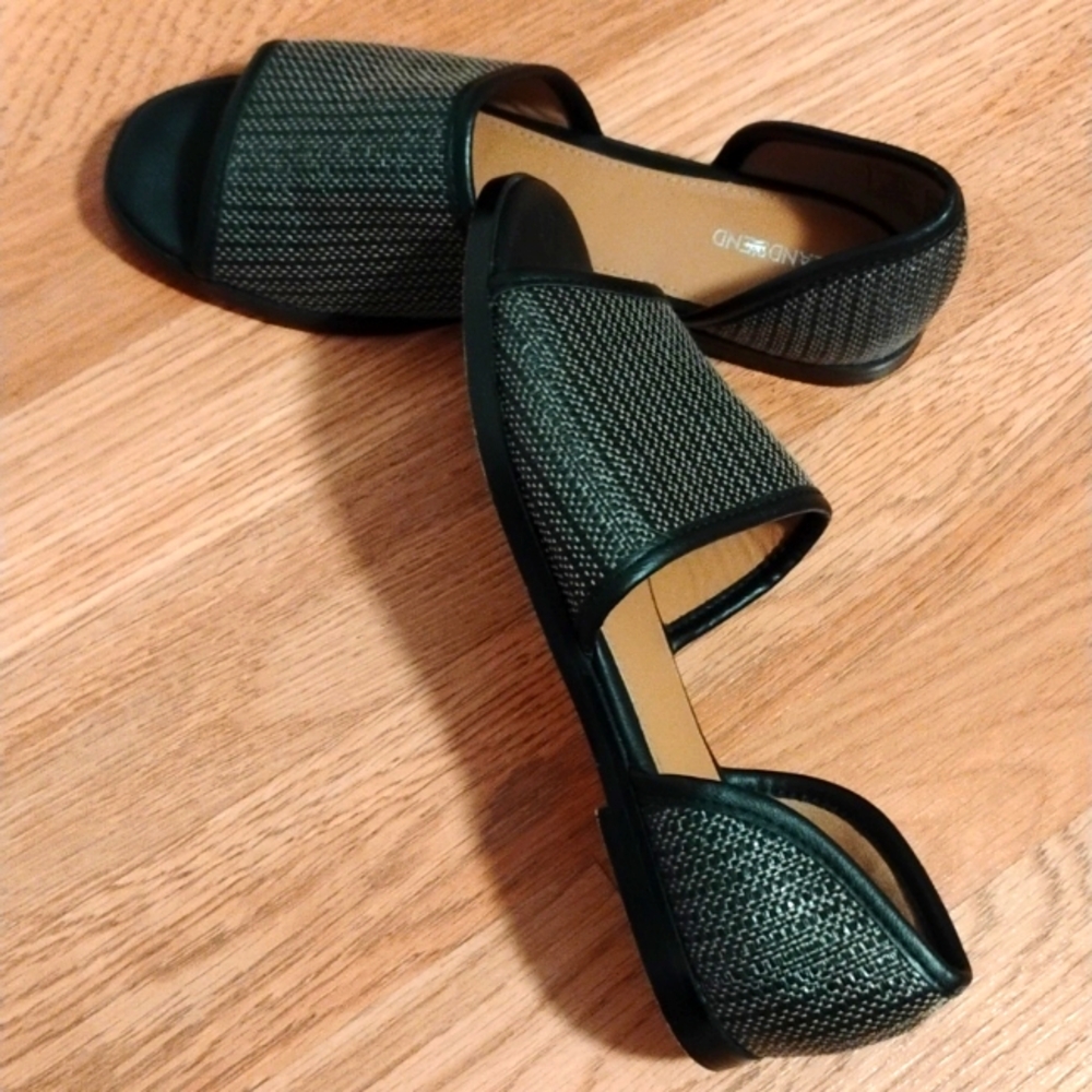 Women's Lands' End Flat shoes size 6